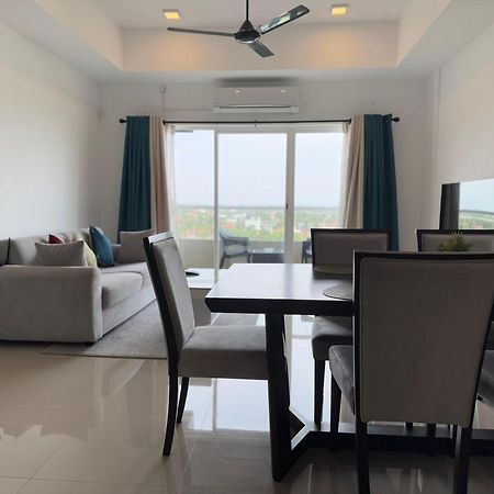 Ocean Breeze Negombo- Tidesend Luxury Beach Apartments 외부 사진