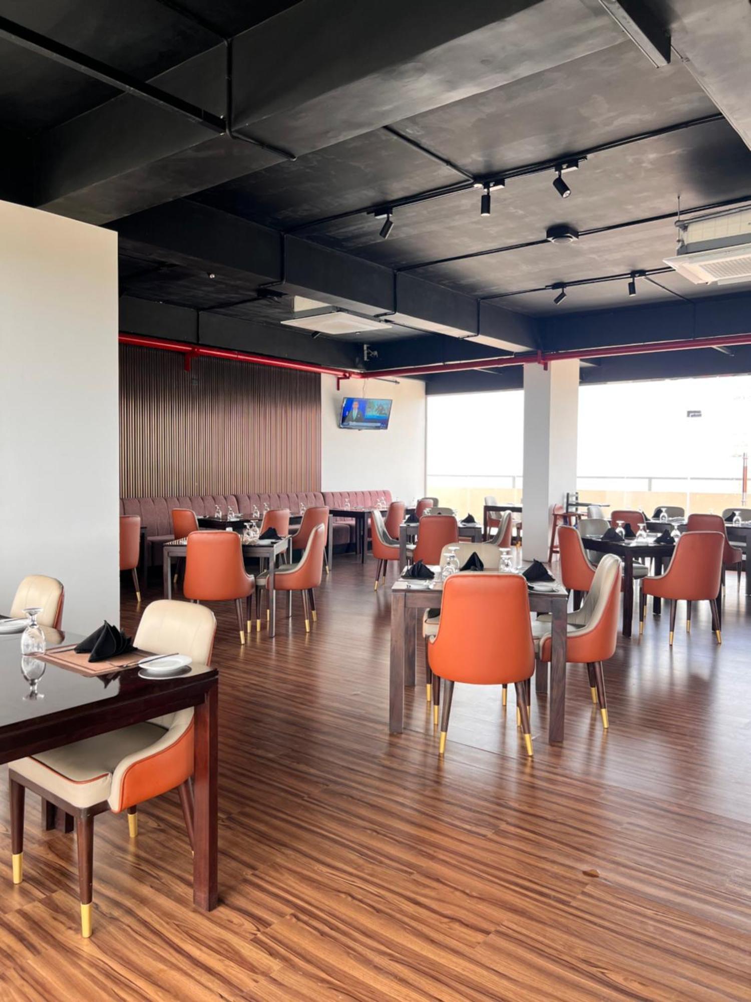 Ocean Breeze Negombo- Tidesend Luxury Beach Apartments 외부 사진