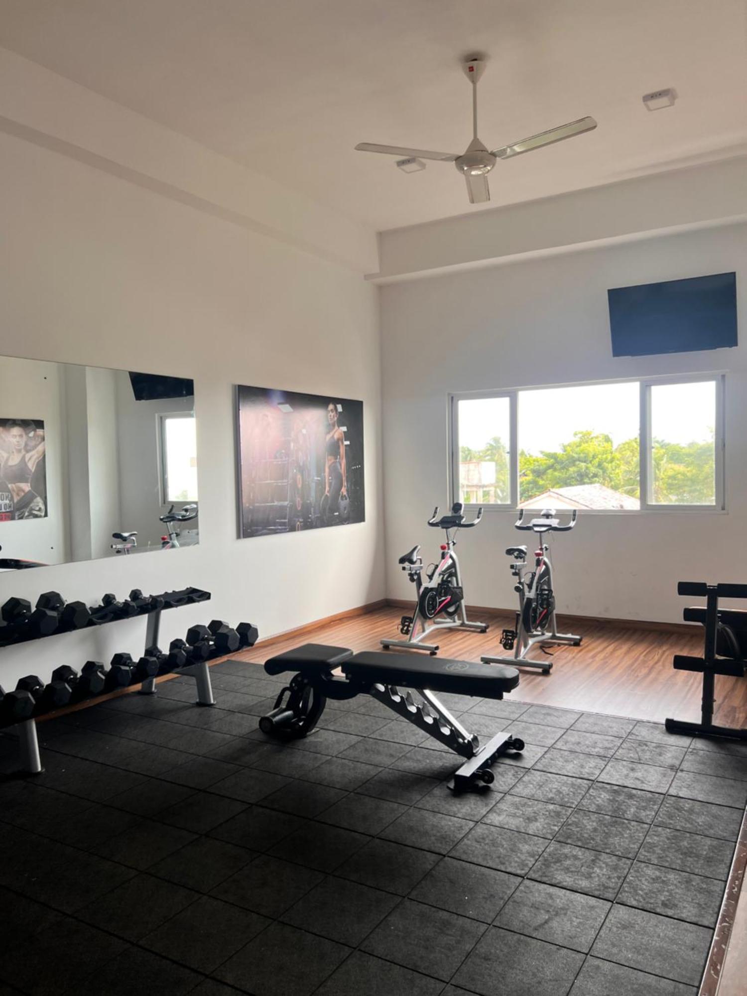 Ocean Breeze Negombo- Tidesend Luxury Beach Apartments 외부 사진