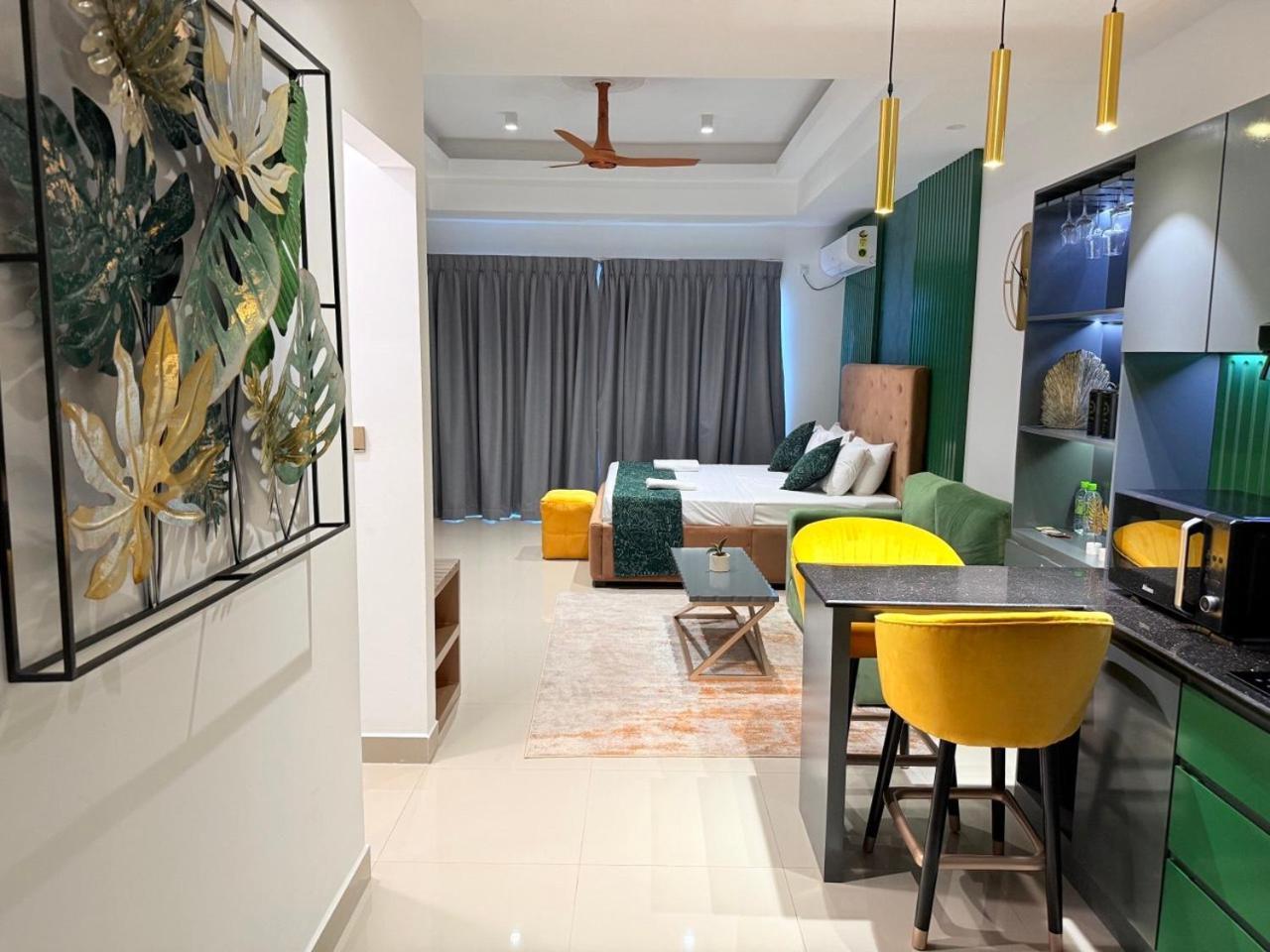 Ocean Breeze Negombo- Tidesend Luxury Beach Apartments 외부 사진