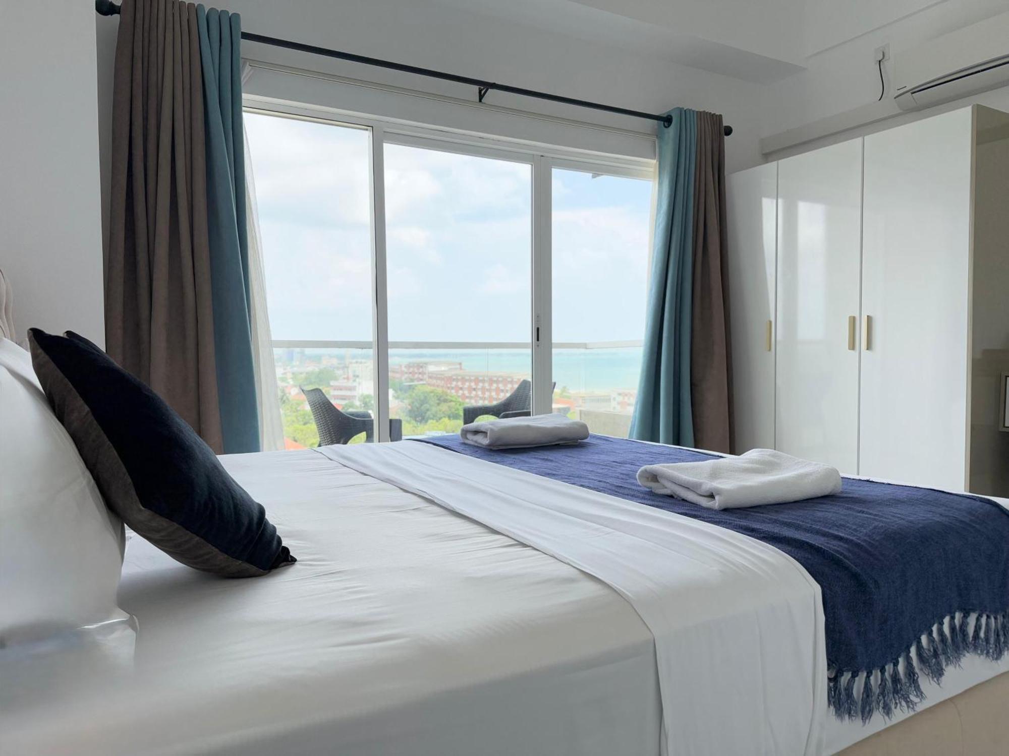 Ocean Breeze Negombo- Tidesend Luxury Beach Apartments 외부 사진