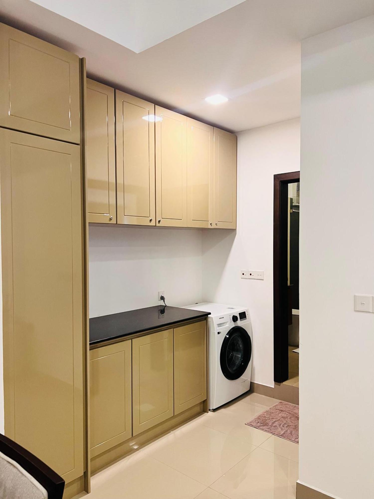 Ocean Breeze Negombo- Tidesend Luxury Beach Apartments 외부 사진