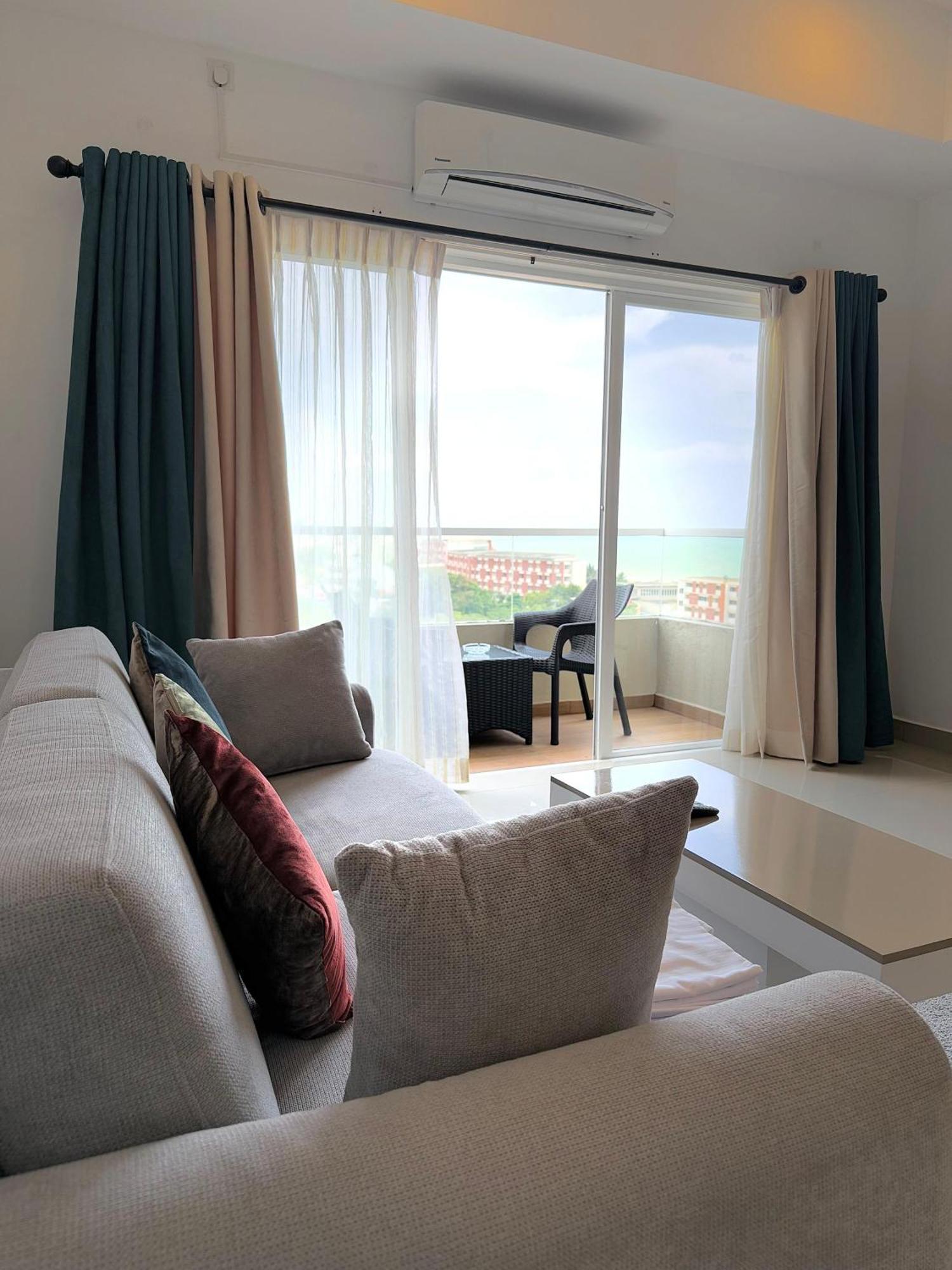 Ocean Breeze Negombo- Tidesend Luxury Beach Apartments 외부 사진
