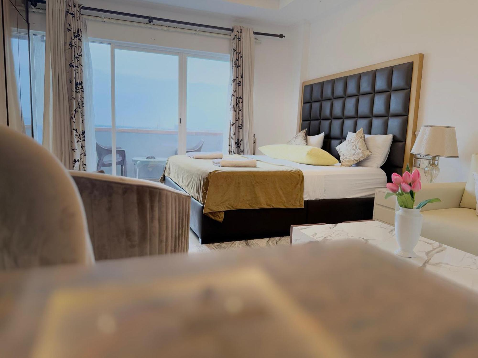 Ocean Breeze Negombo- Tidesend Luxury Beach Apartments 외부 사진