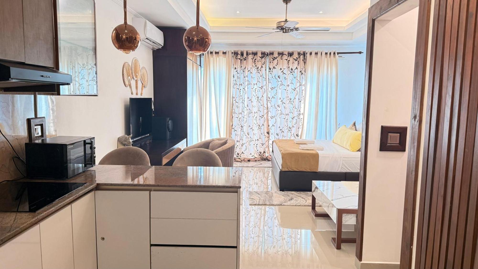 Ocean Breeze Negombo- Tidesend Luxury Beach Apartments 외부 사진