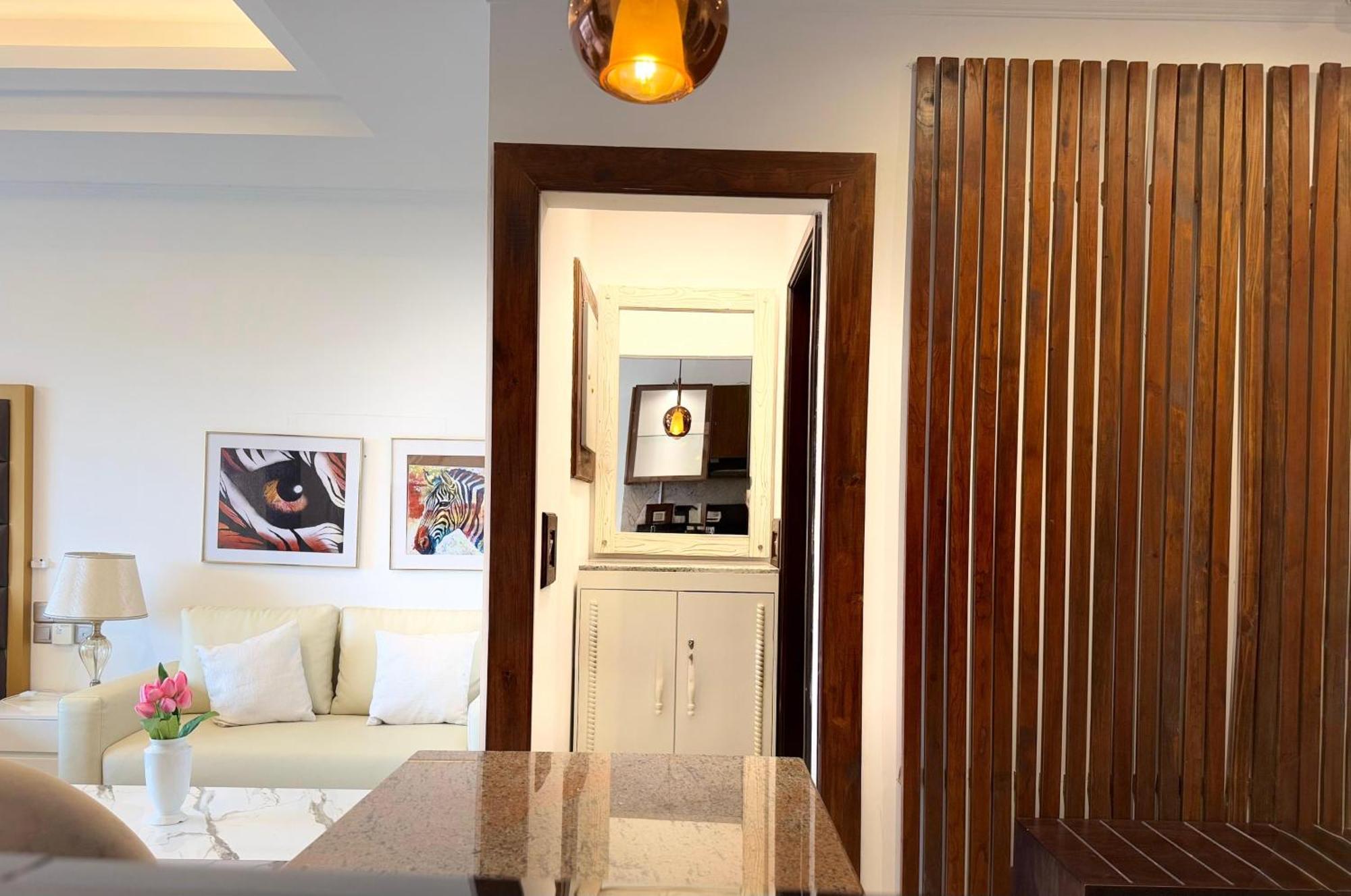 Ocean Breeze Negombo- Tidesend Luxury Beach Apartments 외부 사진