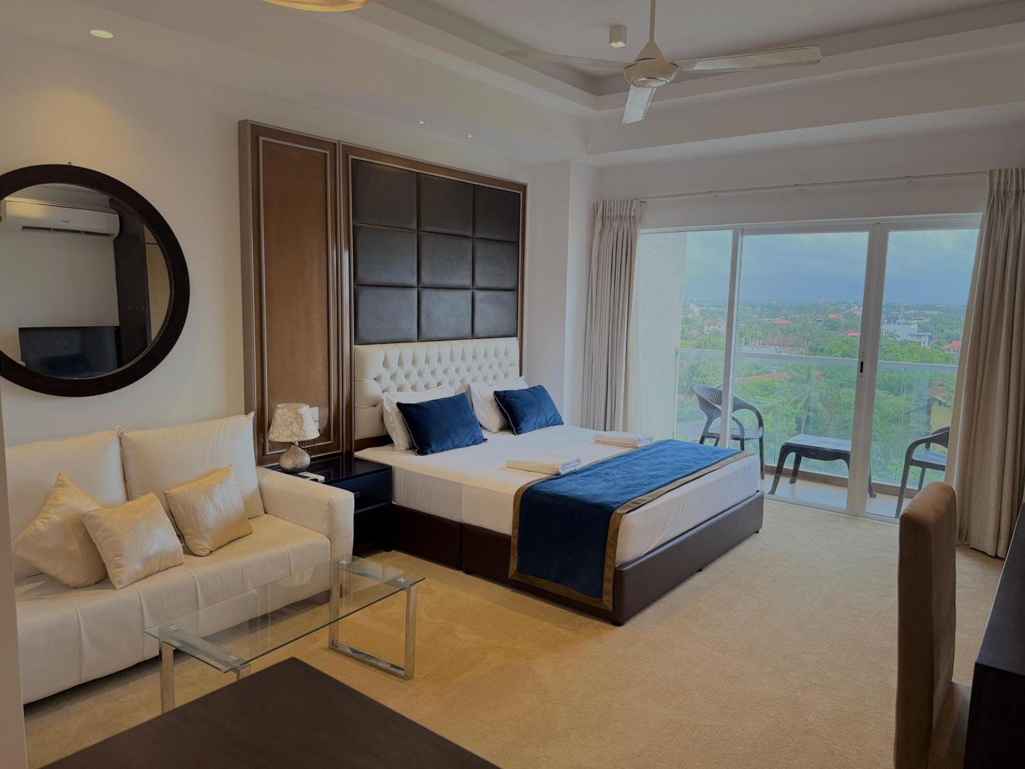 Ocean Breeze Negombo- Tidesend Luxury Beach Apartments 외부 사진