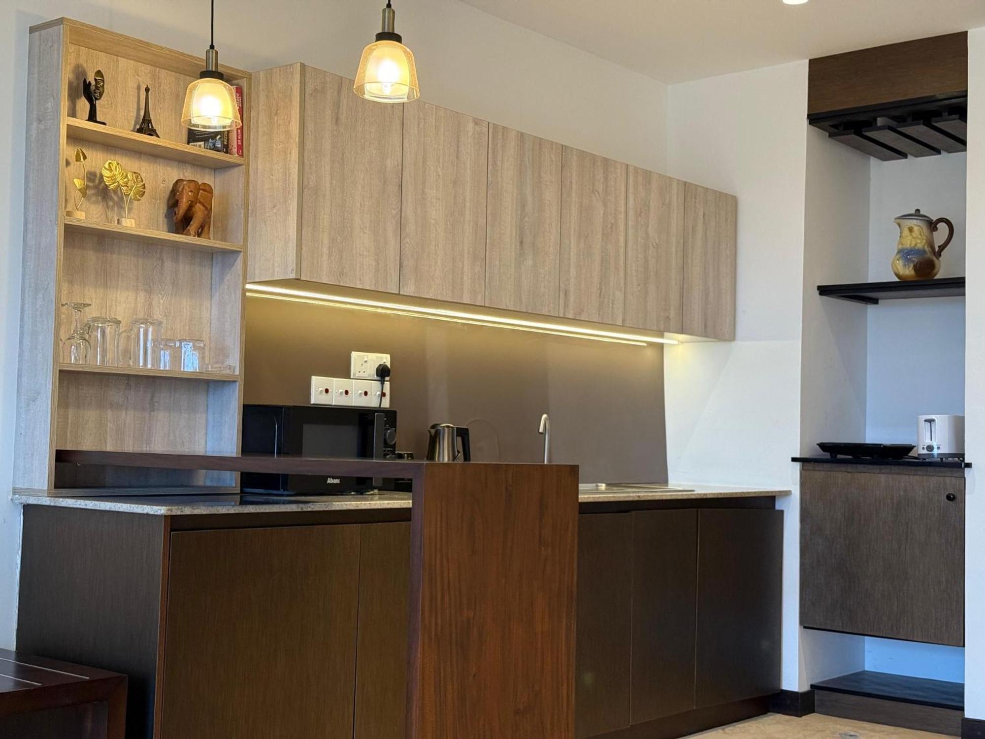 Ocean Breeze Negombo- Tidesend Luxury Beach Apartments 외부 사진
